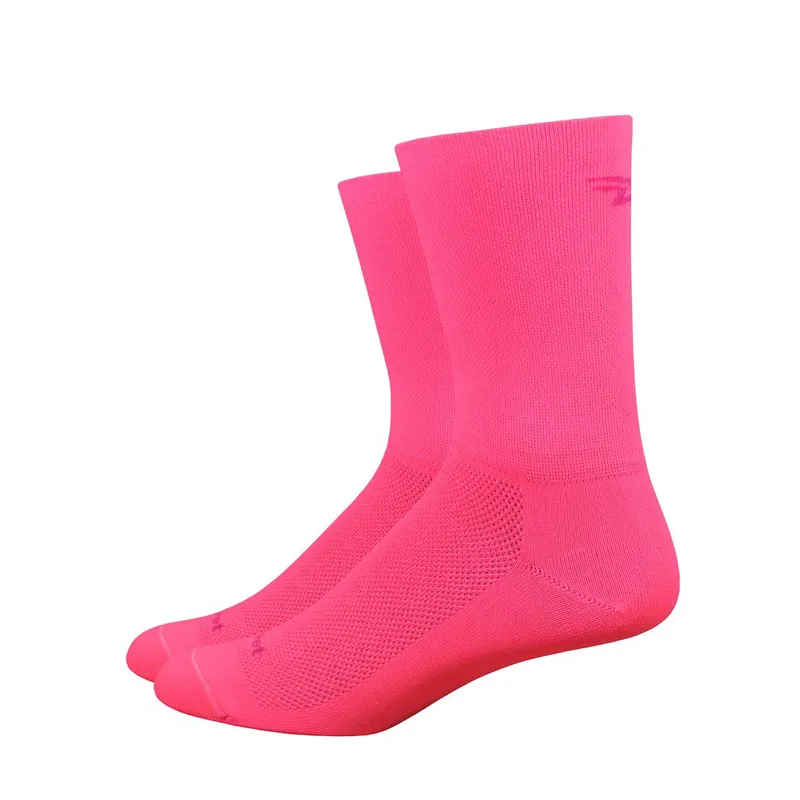 Defeet Aireator 6in D-Logo Hi-Vis Socks in Pink
