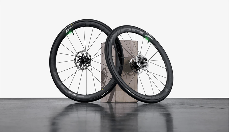 Zipp 303 SW Carbon Tubeless 700c B1 Rear Disc Brake in Carbon/Grey-3